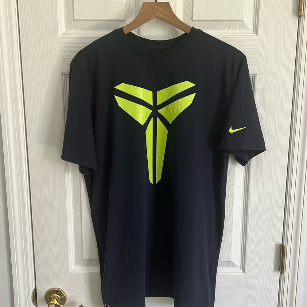 Men’s Nike KOBE tee size XL